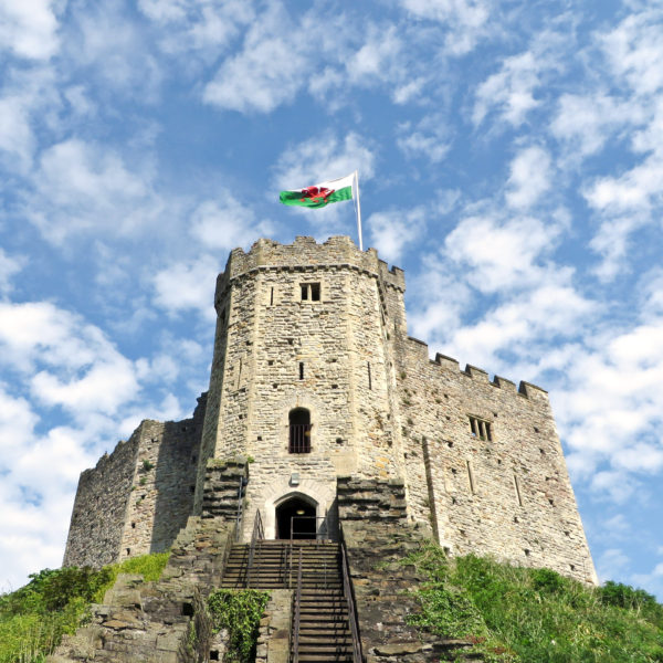cardiff castle 2235589 scaled
